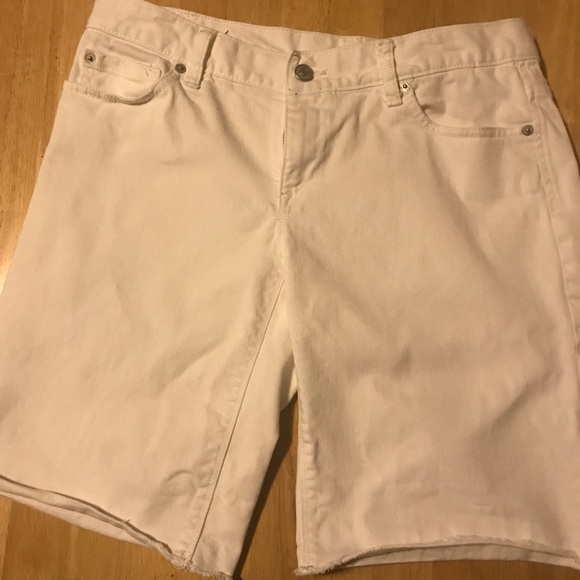 Anne Taylor Loft White Denim Shorts Size 4 - Picture 1 of 3